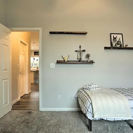 Stunning Clovis Home About 1 Mile To Old Town!